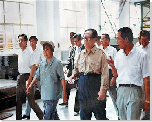 1992年8月13日，江澤民總書記視察公司所屬企業(yè)。江澤民總書記在視察了主要生產(chǎn)車間后異常興奮地表示：“沒到天水之前，還不知道這里有這么好的工廠！”，并欣然為公司題字留念。